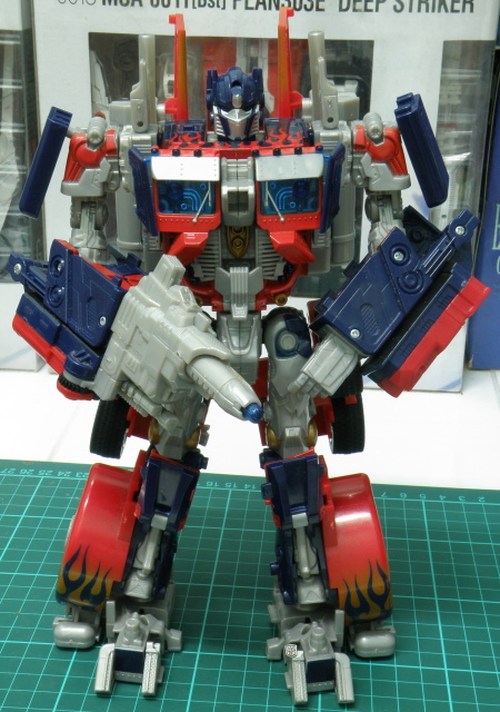 Optimus Prime front view, at ease.