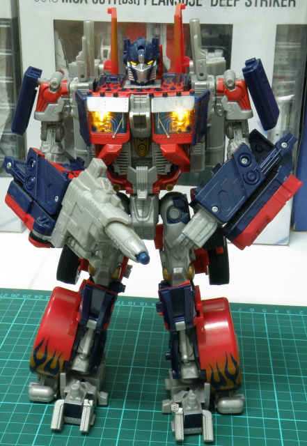 Optimus Prime front view, at ease lights activated.