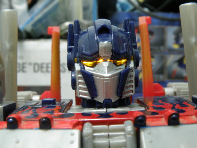 Optimus Prime head with eyes lights up