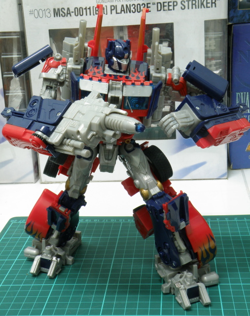 Optimus Prime battle pose.