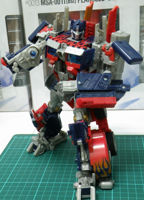 Optimus Prime robot pose aiming gun.