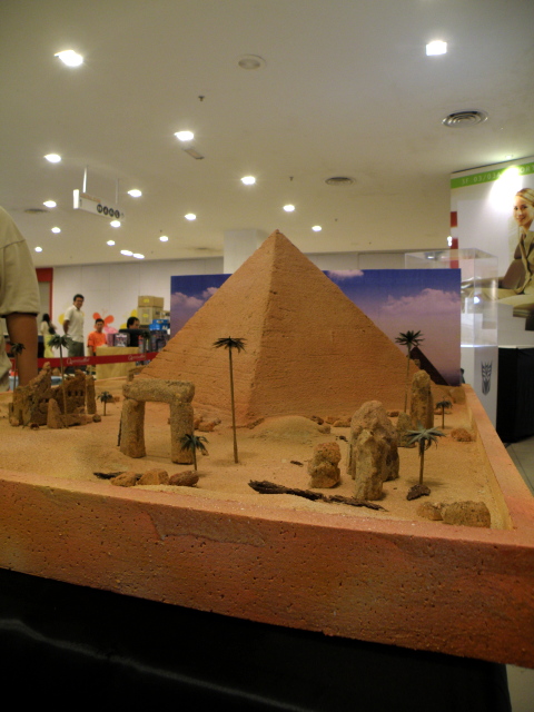 Original pyramid diorama without figures.