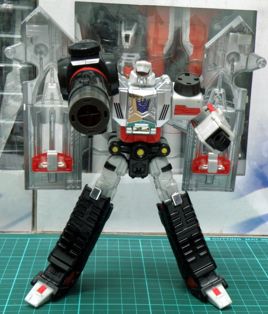 Henkei Megatron Robot Pose 6.