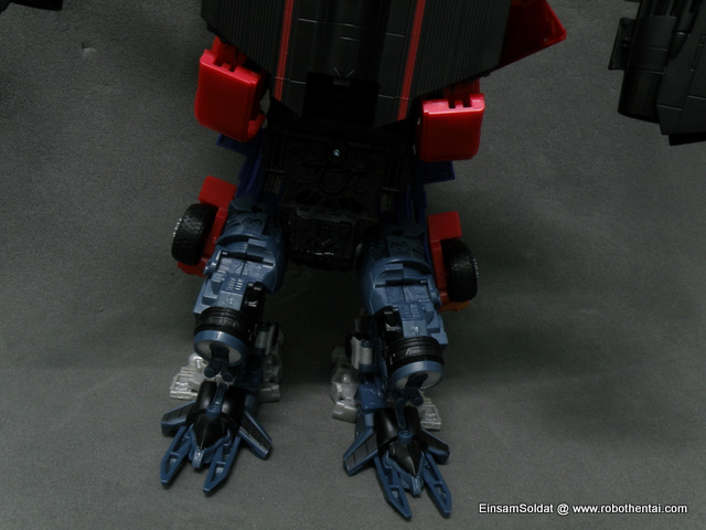 Original leg configuration, the dual toes is tuck to the back.