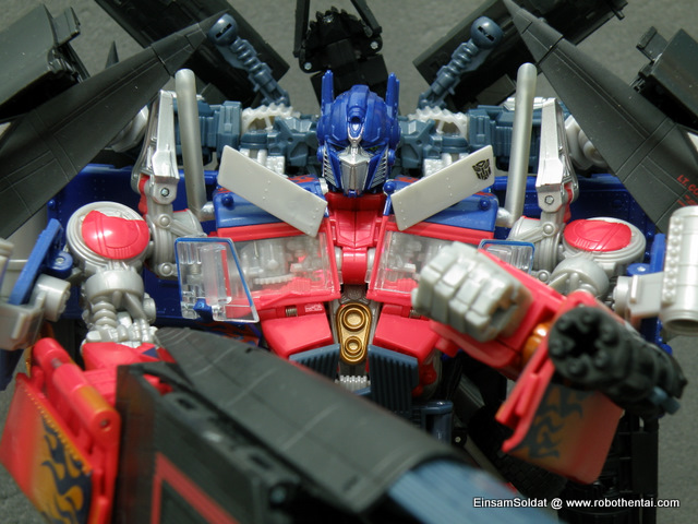 Notice JetFire head is sticking up like a sore thumb behind Optimus Prime head.