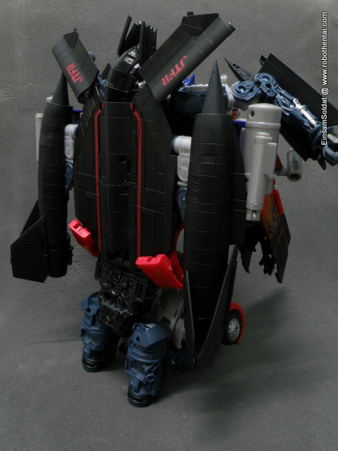 Alternate configuration makes the legs and feet stubby from the back.